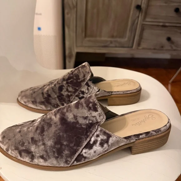 Crushed Velvet Size 10 Mules by Seychelles - Picture 7 of 12